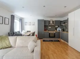 Large Maisonette I 90 m2 I For Groups & Families I 9 Guests I 3 Rooms