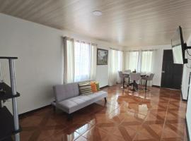 Alojamiento Vistas Chirripo espacioso con Parqueo，位于圣伊西德罗的酒店