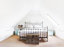 Idyllic rural retreat, easy access to Cambridge，位于Therfield的酒店