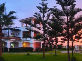 Beachfront Resort Flat with 4 Pools 20 Min Tangier，位于艾西拉的酒店
