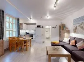 Liebeskind 01, strandnahe FeWo in Binz mit Schwimmbad im Haus