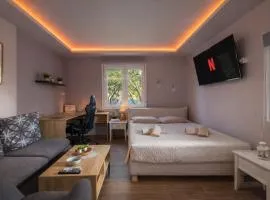 Hot Tub - 5 min to Beaches - Private Garden - Netflix