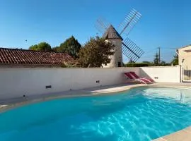 Les Curies - ludogîte, gîte et moulin avec piscine