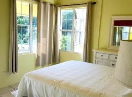 SUNFLOWER LANE QUEEN Balcony Room APARTMENT