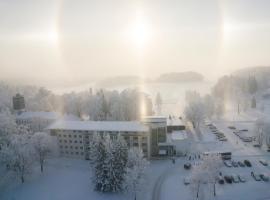 普哈雅夫Spa度假酒店，位于奥泰佩的带泳池的酒店