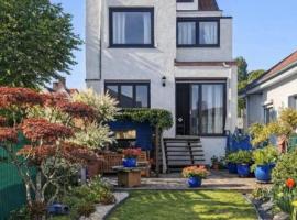 Spacious Villa in Dilbeek with Private Garden, Ideal for Families & Business，位于迪尔贝克的酒店