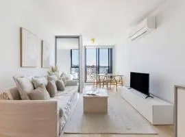 Perched on Parkville - A Minimalist Retreat with Pool