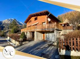 cozy chalet mountain view, garden，位于阿洛斯的酒店