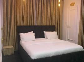 Zaphomes Luxury Apartment，位于阿沙巴的酒店