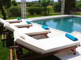 Banana Bay Residence- 4BR with Pool,Table tennis,1min from the Sea and Watersports by Villa Mana Gers