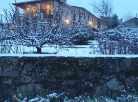 阿罗雅米奥托帕索斯旅馆，位于Cea的酒店