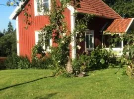 Holiday Home Kleines Ferienhaus auf dem Gelände eines Bauernhof by Interhome