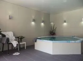 美居迪南基尔祖尔港口酒店