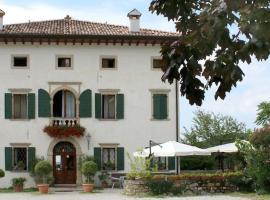 Albergo Ristorante Ai Pini，位于Tarzo的酒店
