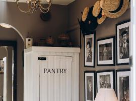 The Cholmondeley Arms，位于Bickley Moss的酒店