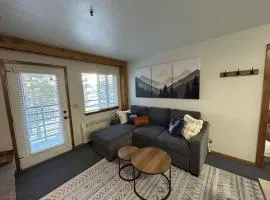 The Meadows- Charmed Ski & Relax Studio