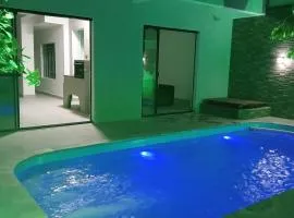 Casa central com piscina!