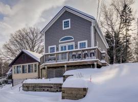 Lakefront Escape with Dock! Hudson Valley Home，位于Craryville的酒店