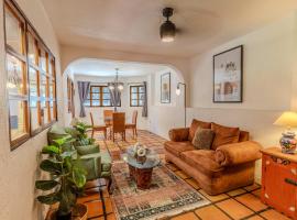 Casa Hidalgo Hideaway，位于查帕拉的酒店