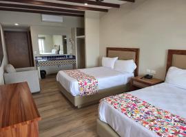 Dmytri's Original La Fonda Restaurant & Hotel，位于La Fonda的酒店