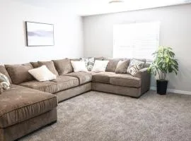 Luxurious Townhome Suites Near Airport #4