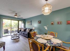 Ocean-View Condo Less Than Half Mile to Kalapaki Beach!，位于利胡埃的酒店