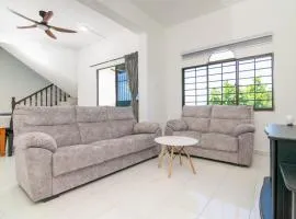 Spacious Family Apartment Muar 10-11 Pax City View