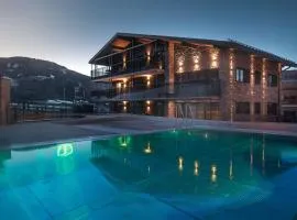 Suitehouse, Premium Apartments, Pools & Spa in Dolomites - by Familiaris
