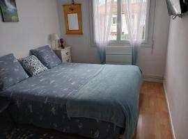 CHAMBRE CONFORTABLE,GARE,Climatisation,PARKING,WIFI,pt déjeuner compris，位于佩皮尼昂的酒店