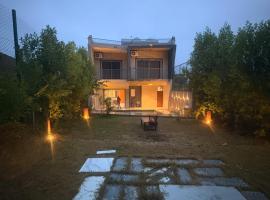 Madhavi Stay & wellness，位于Thūr的酒店