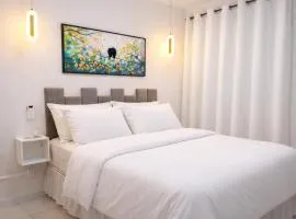 Apartamento Climatizado e Charmoso com Cantinho do Café e Piscina em Condomínio