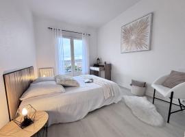Nid des Puys - 2 chambres - Terrasse - Balcon - Parking - Clim，位于沙泰勒吉永的酒店