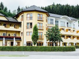 Wellnesshotel Aumühle，位于格赖因的带停车场的酒店