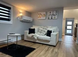 Modern 1 Bdrm with Laundry, BBQ, Deck