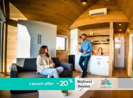 Jolie Vie Wellness Retreat, Metal Tiny Home #3，位于大瀑布的酒店