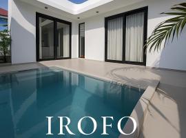 Beachfront 1BR Villa with Private Pool，位于Prampram的酒店