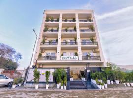 Dwellr Luxury Stays - Golf Course Road,位于古尔冈的酒店