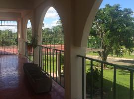 El Chiclero Inn，位于Burrell Boom的酒店
