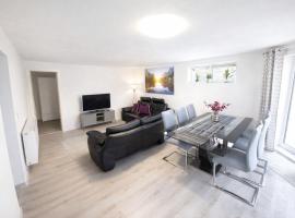 Cozy Modern Flat near Basel，位于Büsserach的酒店