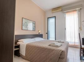 Hotel Villa Dina，位于里米尼的酒店