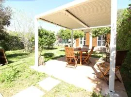 Boutique Garden Hideaway Romantic Pergola & Fast Wi-Fi & Parking - Close to beaches