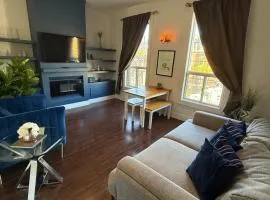 2 Bed Apartment in DT Toronto with Free Parking