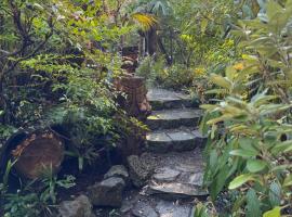 Magnolia Petal Accommodation，位于Salt Spring Island的酒店