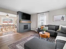 Vermilion Retreat with Game Room, Hot Tub and Across from Community Pool