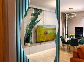 Central ART Deluxe Apartment 2 - Private Parking