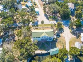 Twin Heron Hideaway on Ozello Trail on a deep water canal, hot tub, kayaks, firepit, sleeps 6.