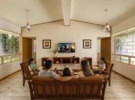 Cómoda y silenciosa cabaña con palapa y fogata