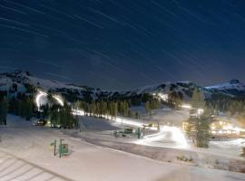 Ski in Ski out Dream Studio Village Mtn Views，位于柯克伍德的酒店