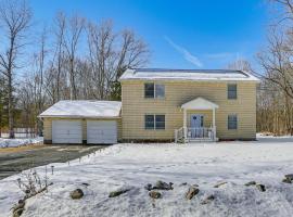 Pet Friendly & WFH Ready! Quiet Hudson Valley Apt，位于纽堡的酒店