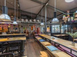 Leonardo Hotel Almere City Center，位于阿尔梅勒的带停车场的酒店